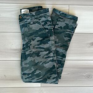 Women’s Camo cargo jeans - Size 2 or 26